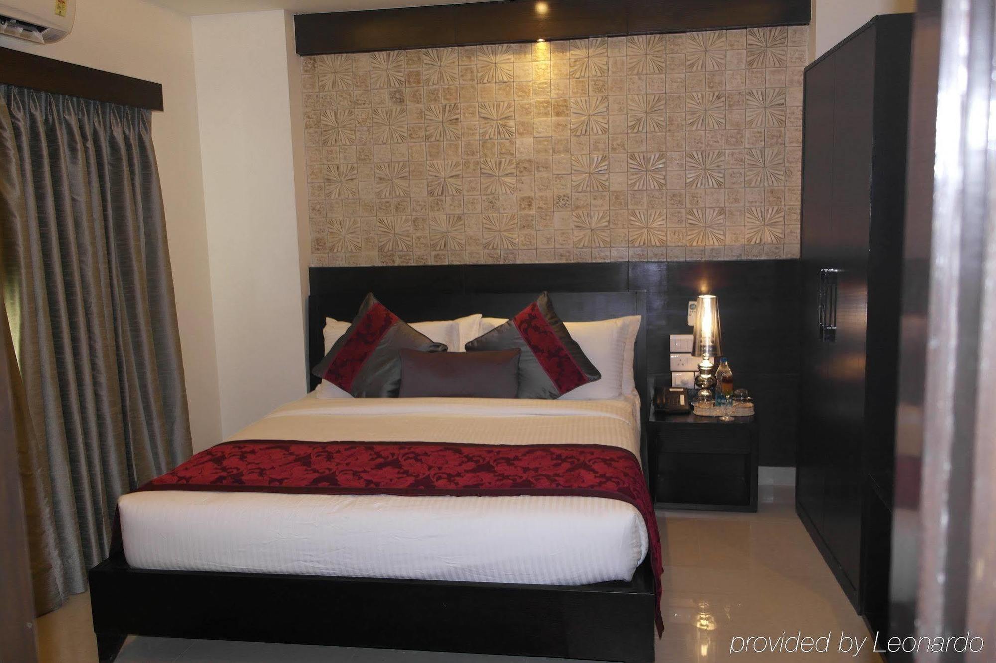 Bhawna Clarks Hotel